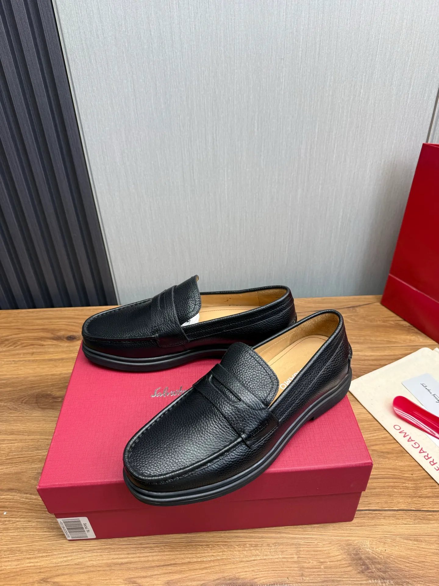 Men's shoes 💰800💰 Ferragamo. [Ferragamo] Men's Loaf leather shoes, the latest hot style, 1:1 original purchase quality, top quality, imported open-edge beaded cowhide leather on the upper, hand-made three-dimensional stitching highlights the round toe design, the inner feet are made of imported cowhide, with original wear-resistant rubber outsole, matching code 39-44, (38, 45 custom-made, non-refundable)